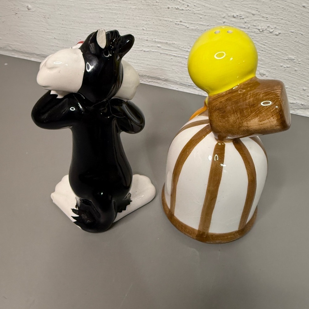 Sylvester & Tweety Salt & Pepper Shakers Warner Bros. 1993 - Picture 4 of 6